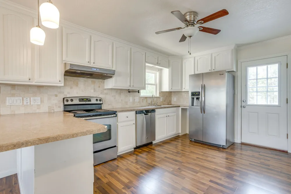128 Tarrant Avenue Burleson, TX 76028