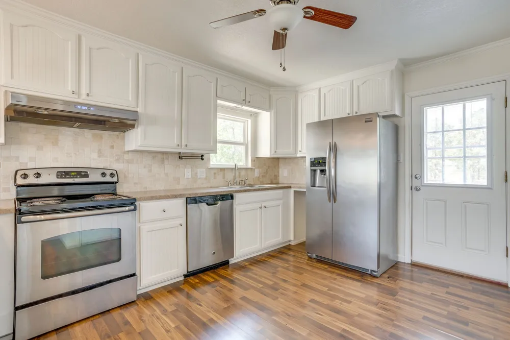 128 Tarrant Avenue Burleson, TX 76028