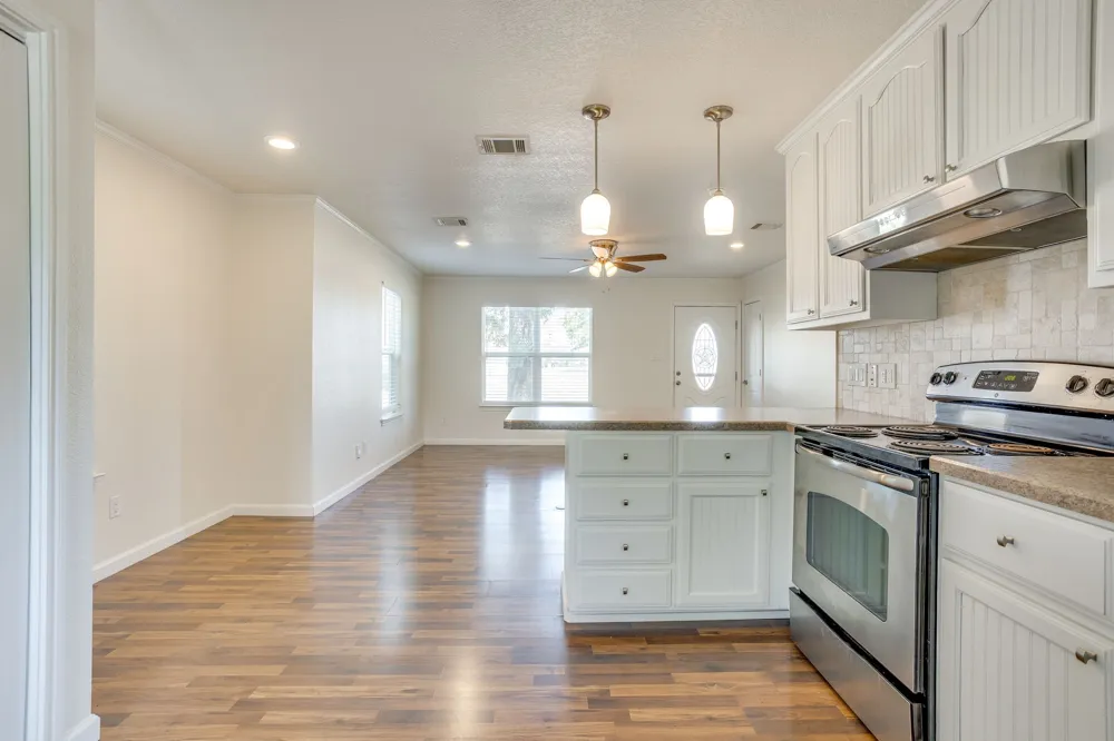 128 Tarrant Avenue Burleson, TX 76028