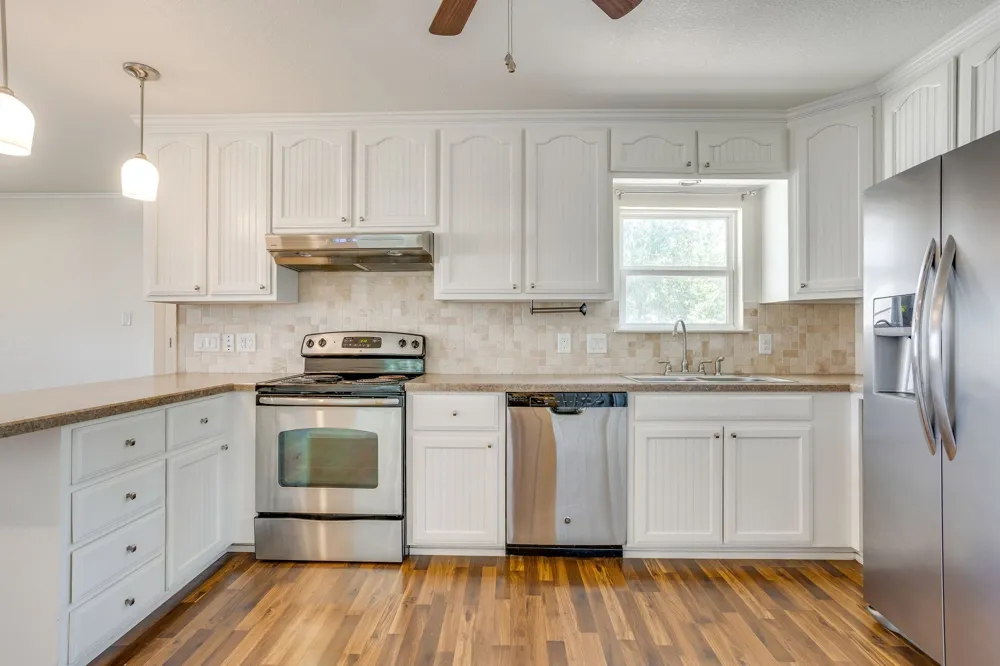 128 Tarrant Avenue Burleson, TX 76028