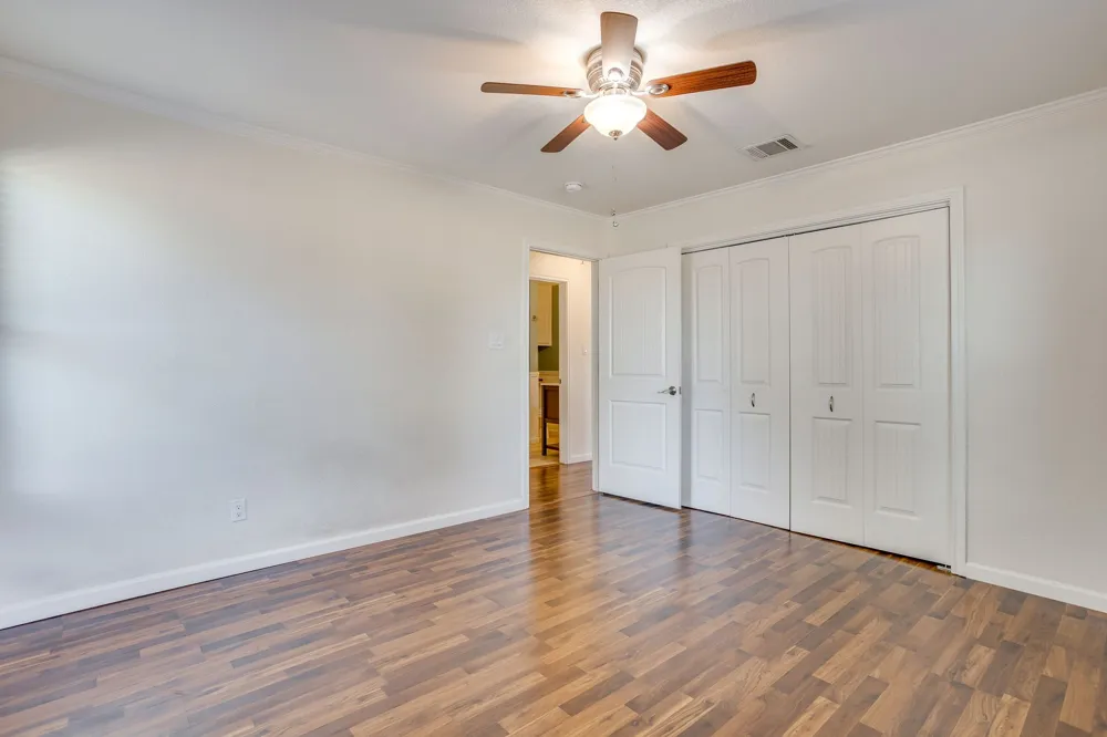 128 Tarrant Avenue Burleson, TX 76028