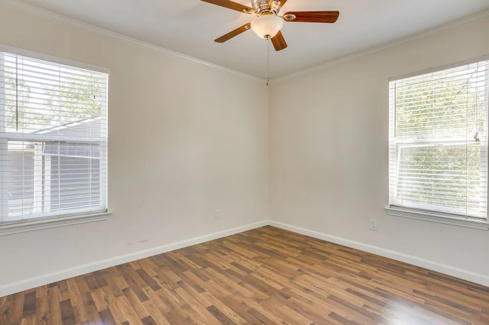 128 Tarrant Avenue Burleson, TX 76028