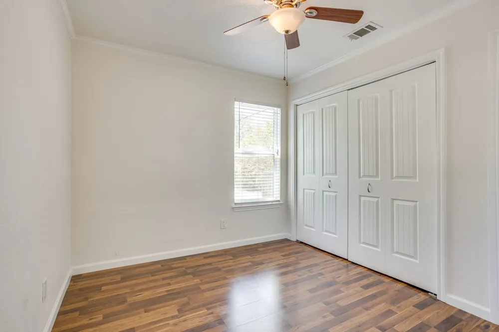 128 Tarrant Avenue Burleson, TX 76028