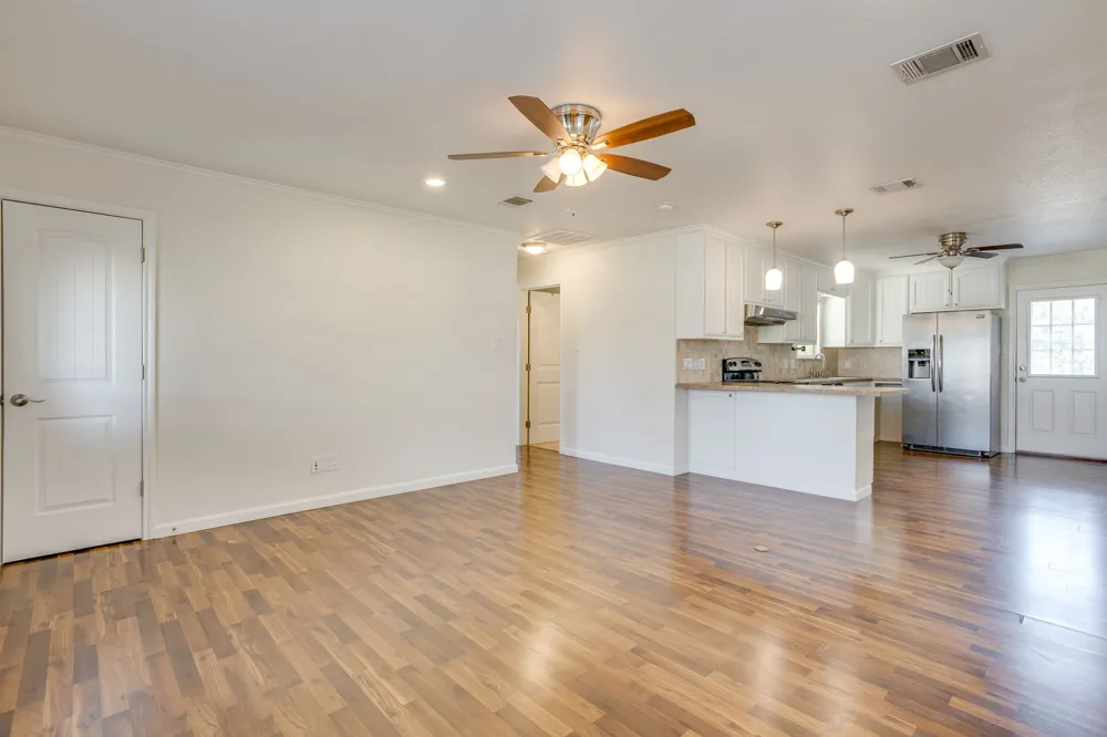 128 Tarrant Avenue Burleson, TX 76028