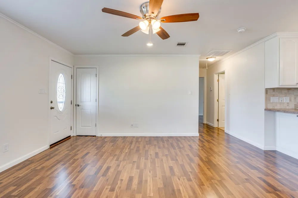 128 Tarrant Avenue Burleson, TX 76028