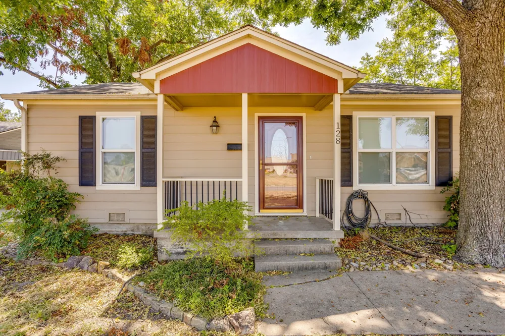 128 Tarrant Avenue Burleson, TX 76028