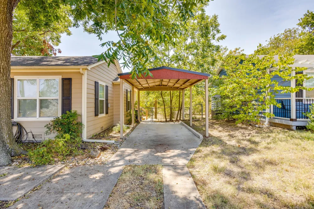 128 Tarrant Avenue Burleson, TX 76028