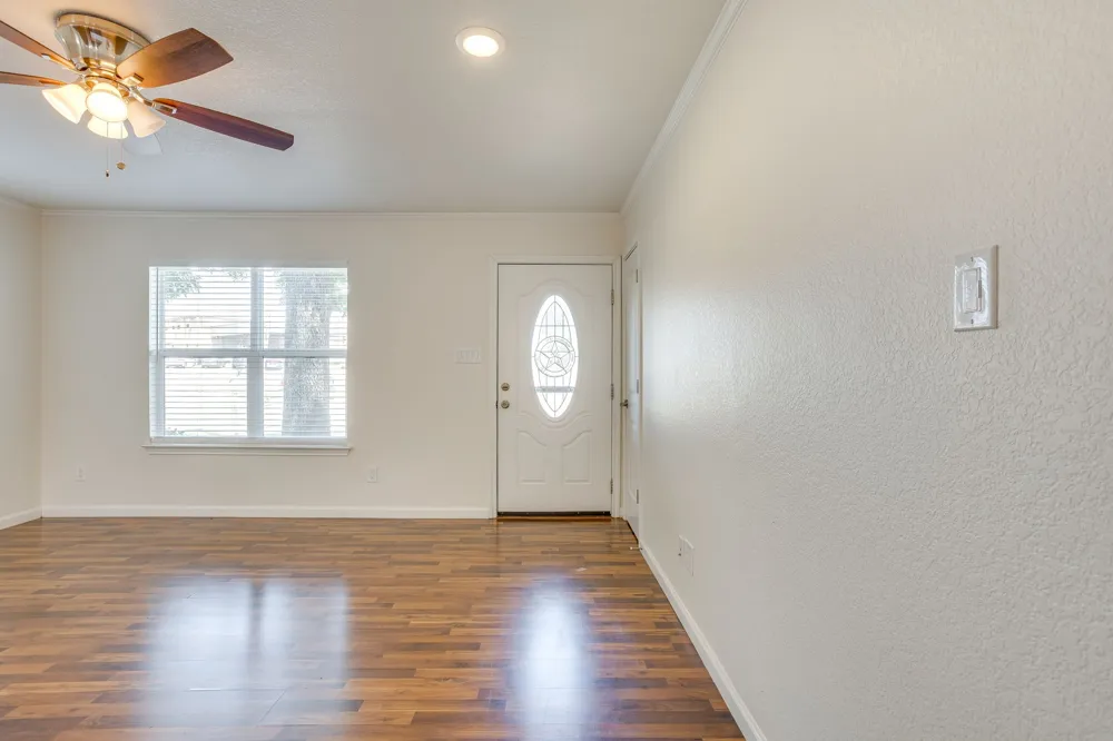 128 Tarrant Avenue Burleson, TX 76028