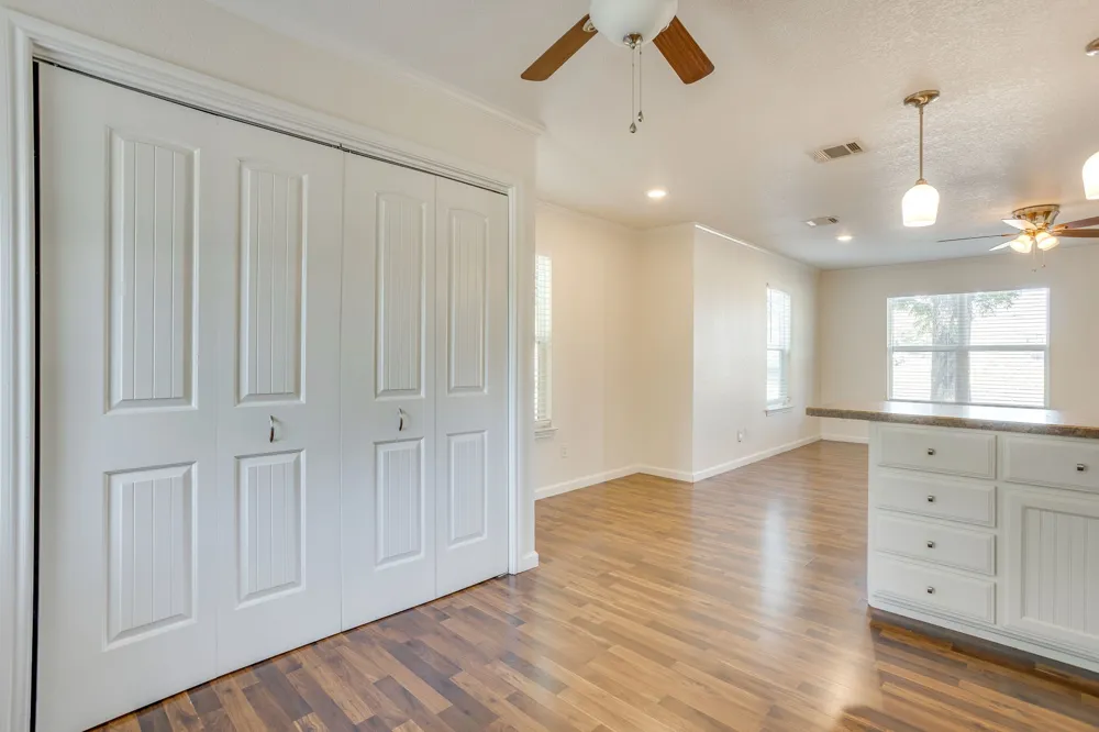 128 Tarrant Avenue Burleson, TX 76028