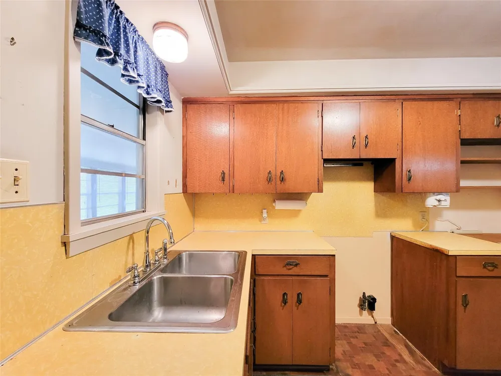 432 Holland Street Bellville, TX 77418