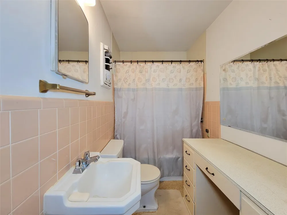 432 Holland Street Bellville, TX 77418