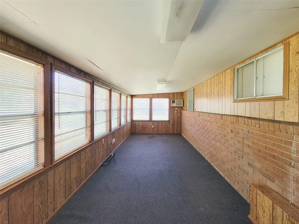 432 Holland Street Bellville, TX 77418