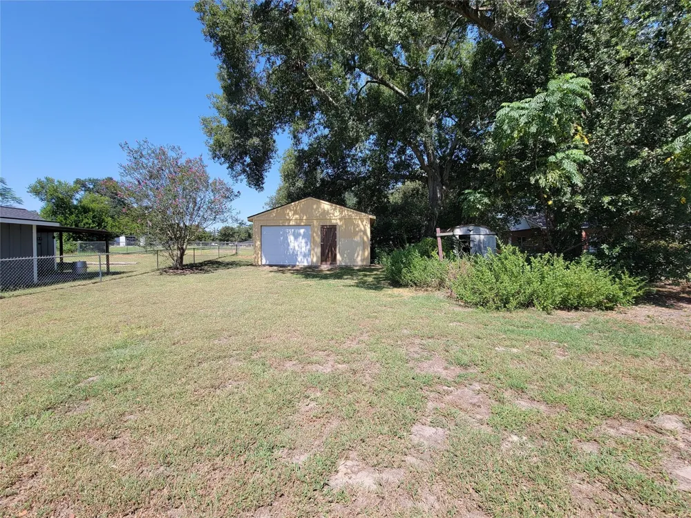 432 Holland Street Bellville, TX 77418