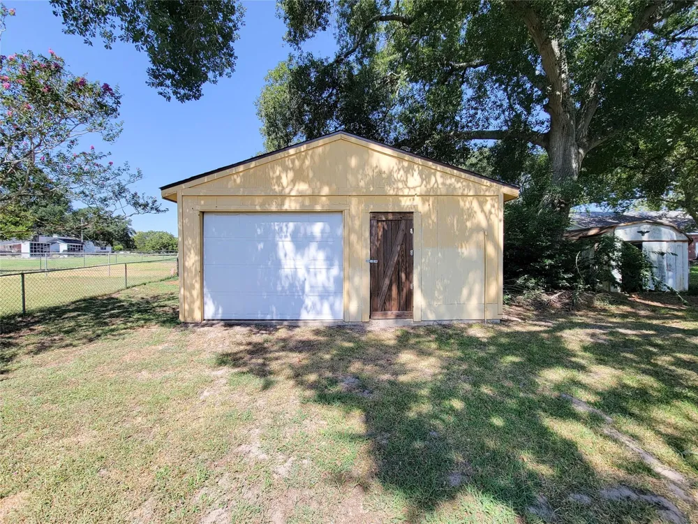 432 Holland Street Bellville, TX 77418