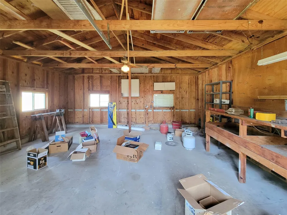 432 Holland Street Bellville, TX 77418