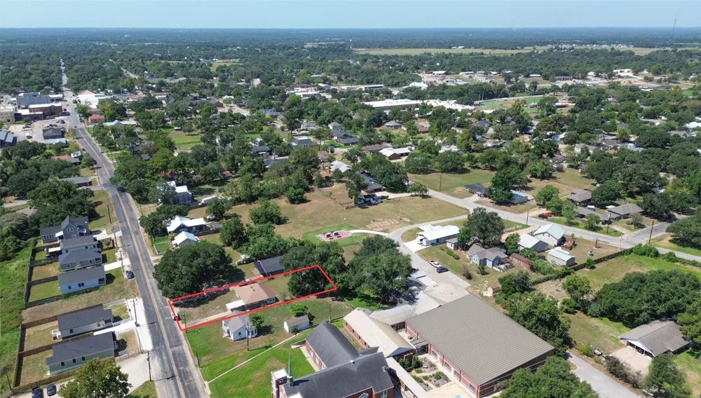 432 Holland Street Bellville, TX 77418