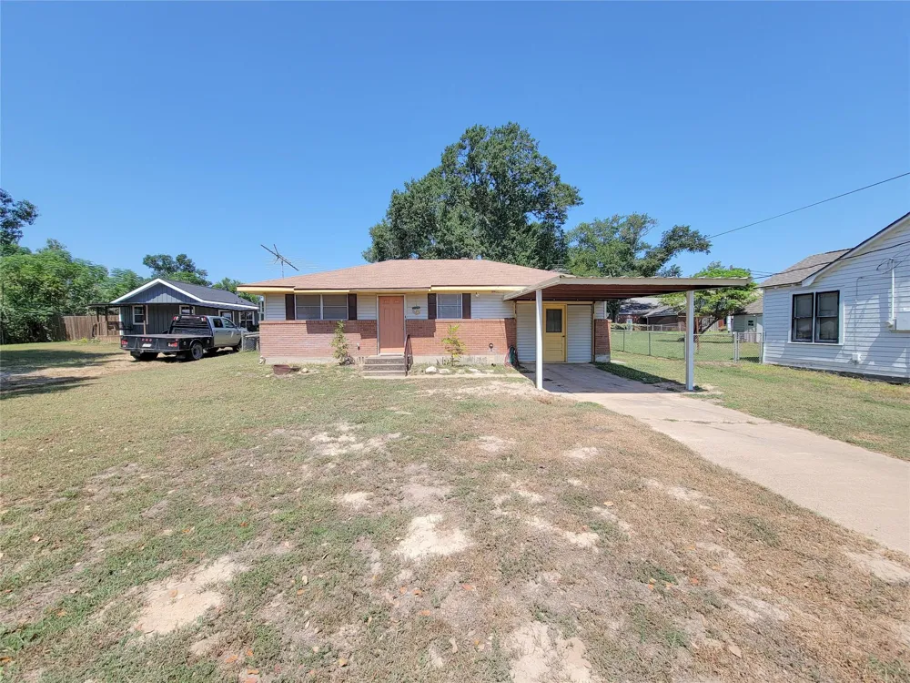 432 Holland Street Bellville, TX 77418
