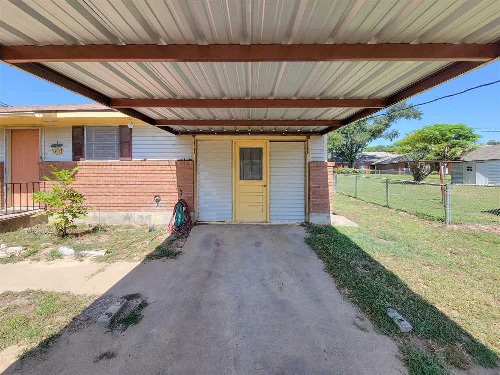 432 Holland Street Bellville, TX 77418