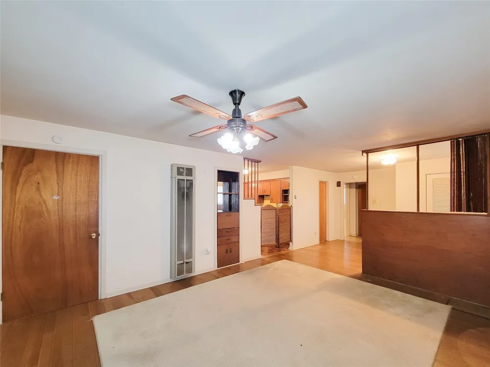 432 Holland Street Bellville, TX 77418
