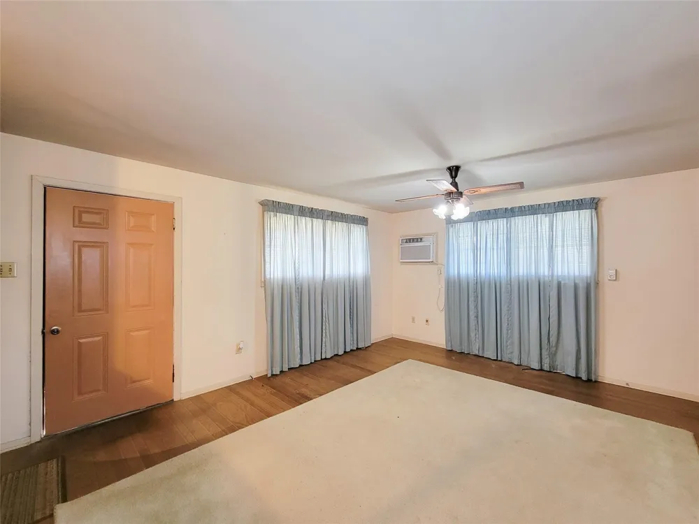 432 Holland Street Bellville, TX 77418