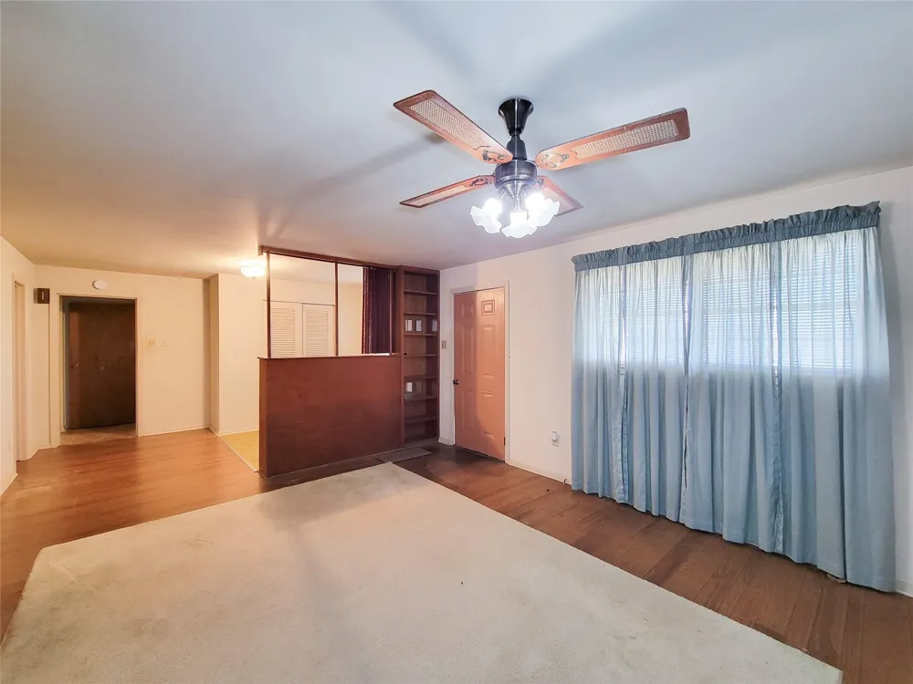 432 Holland Street Bellville, TX 77418