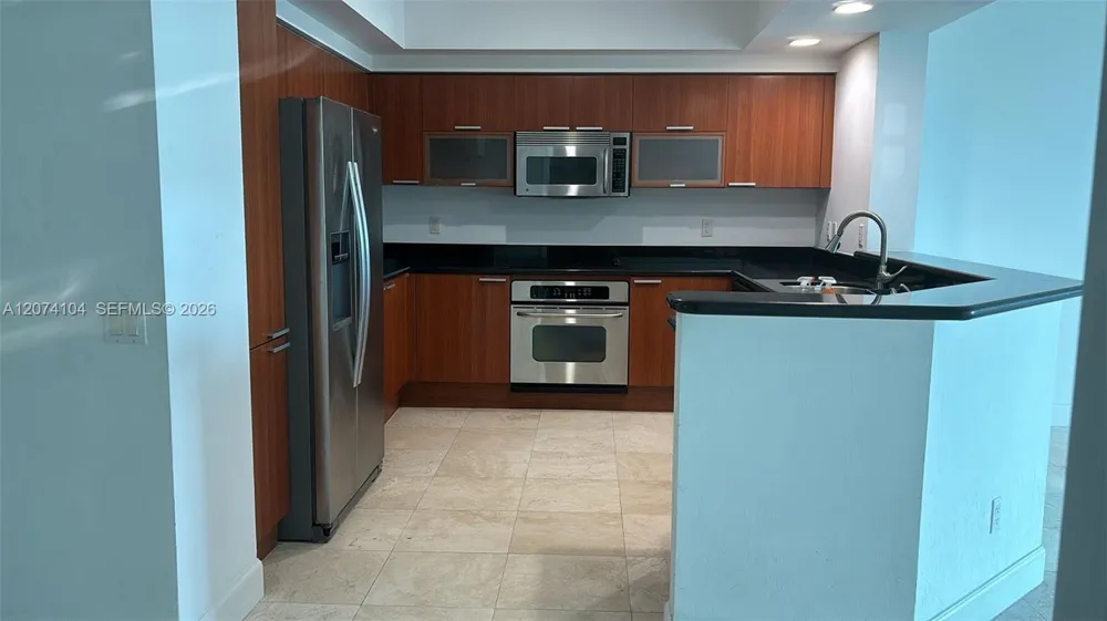 14951 Royal Oaks Ln #702 North Miami, FL 33181