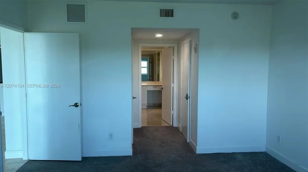 14951 Royal Oaks Ln #702 North Miami, FL 33181