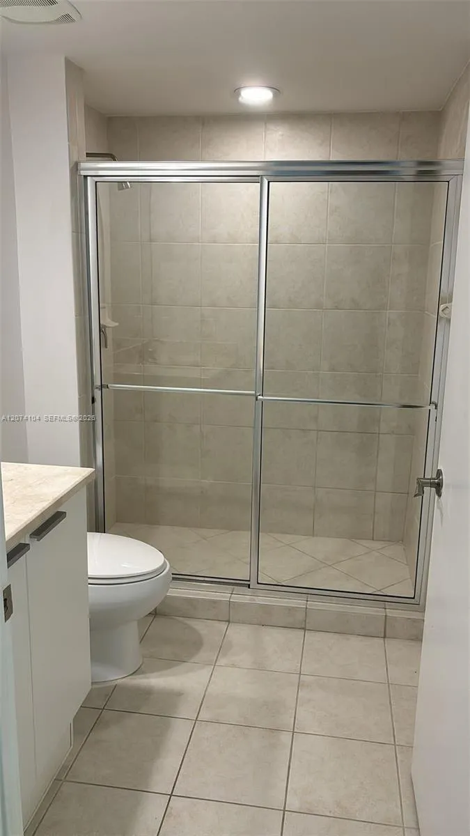 14951 Royal Oaks Ln #702 North Miami, FL 33181