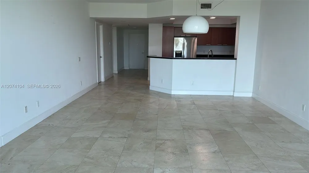 14951 Royal Oaks Ln #702 North Miami, FL 33181