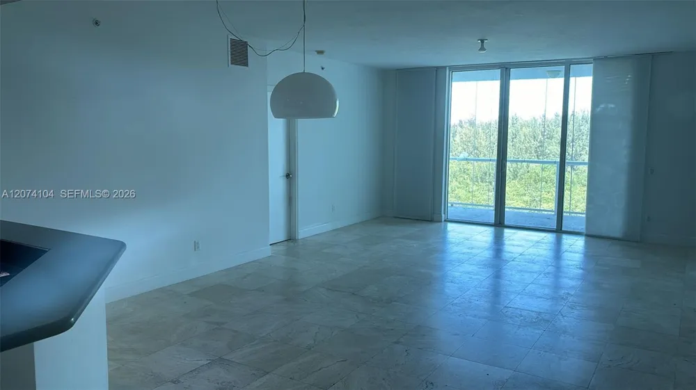 14951 Royal Oaks Ln #702 North Miami, FL 33181