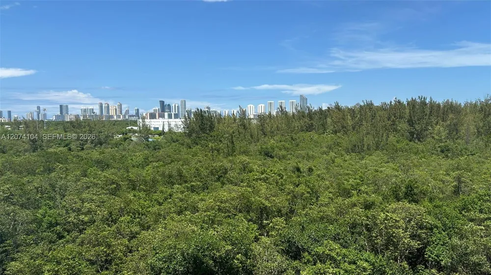 14951 Royal Oaks Ln #702 North Miami, FL 33181