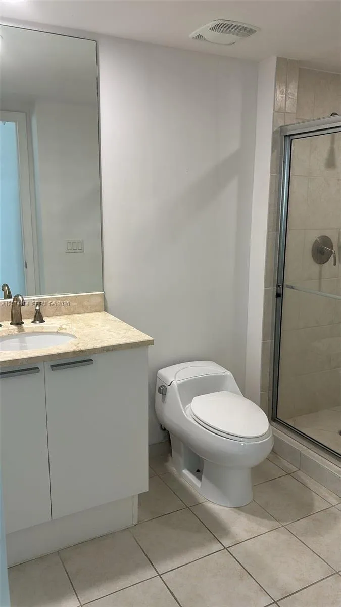 14951 Royal Oaks Ln #702 North Miami, FL 33181