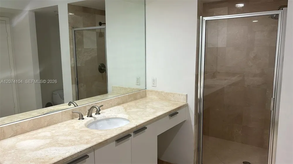 14951 Royal Oaks Ln #702 North Miami, FL 33181