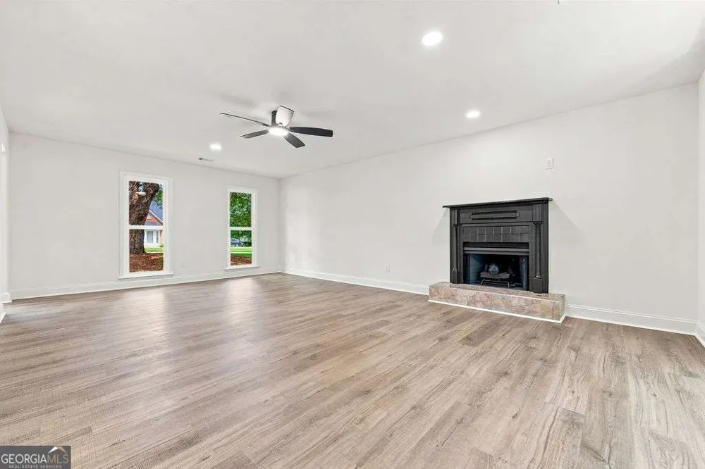 1359 Summit LN NW Acworth, GA 30102