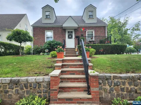 499 Jauncey Avenue