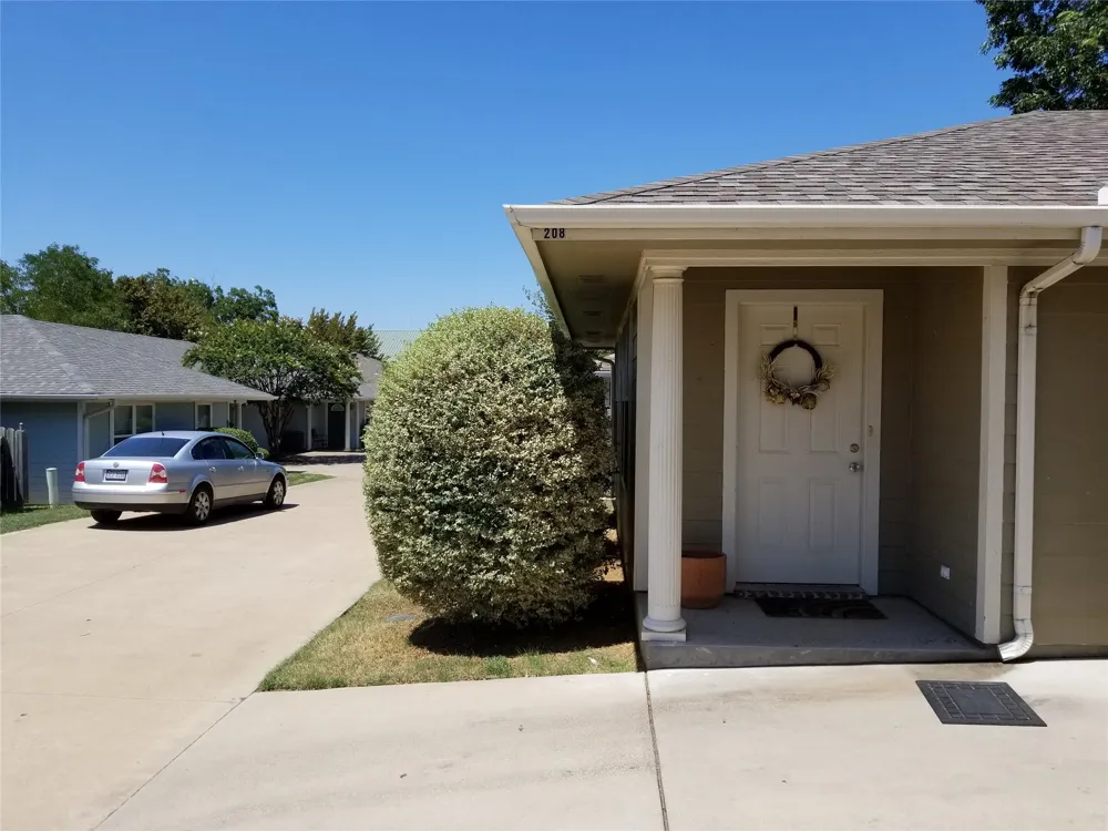 208 Val Verde Circle #A Keene, TX 76059
