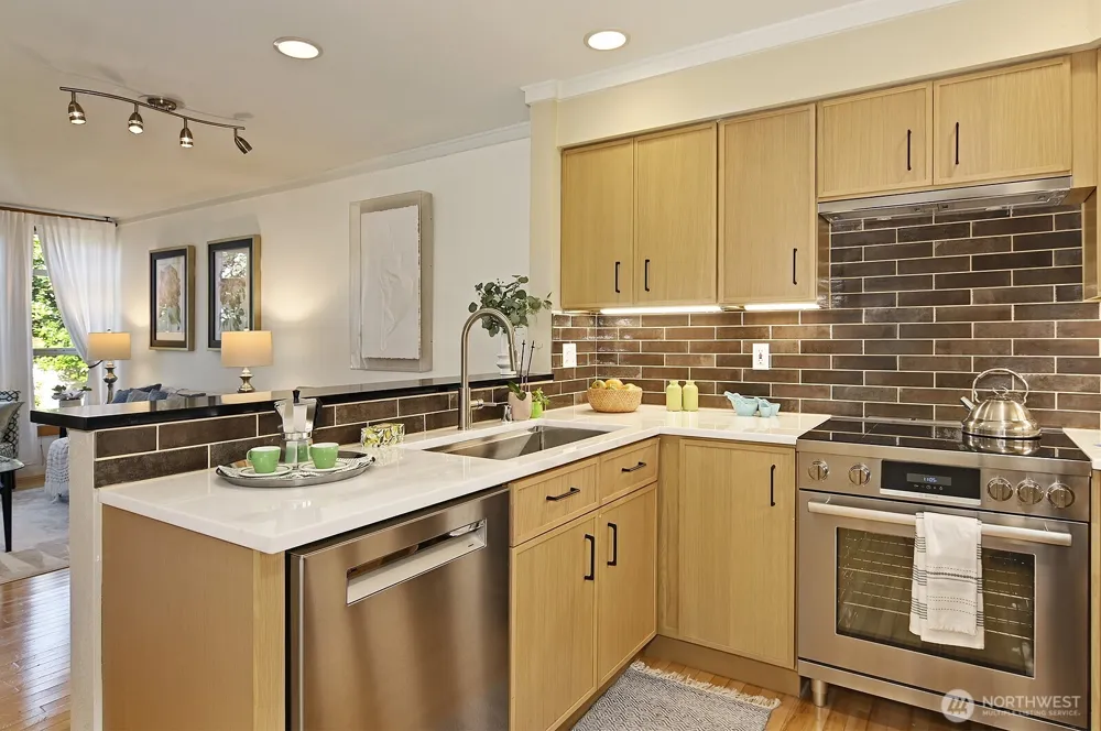 2502 50th Street #103 Seattle, WA 98103
