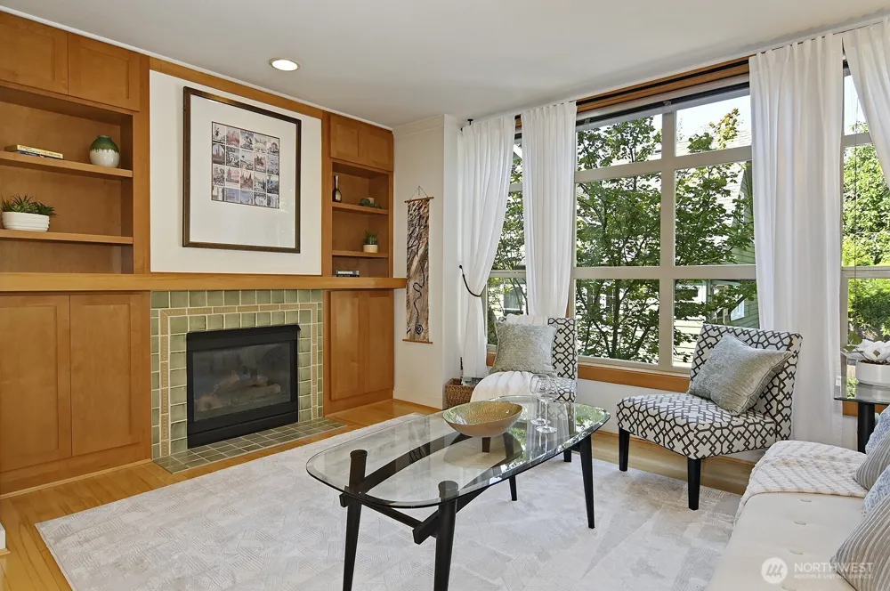 2502 50th Street #103 Seattle, WA 98103