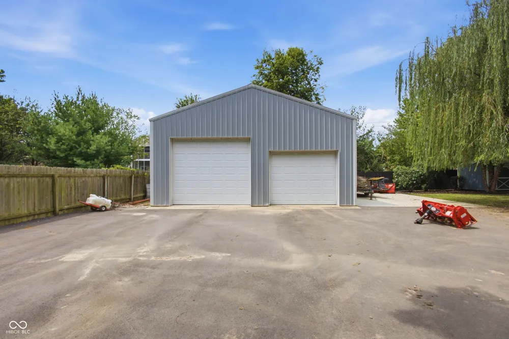 113 Waterman Drive Noblesville, IN 46060