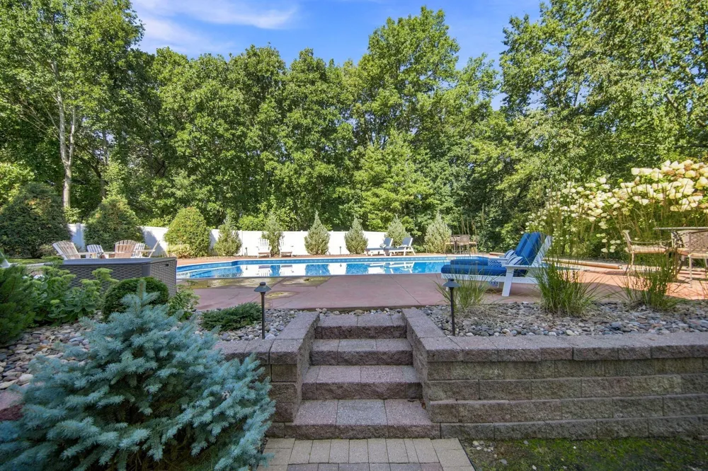 11499 Ashley Court Inver Grove Heights, MN 55077