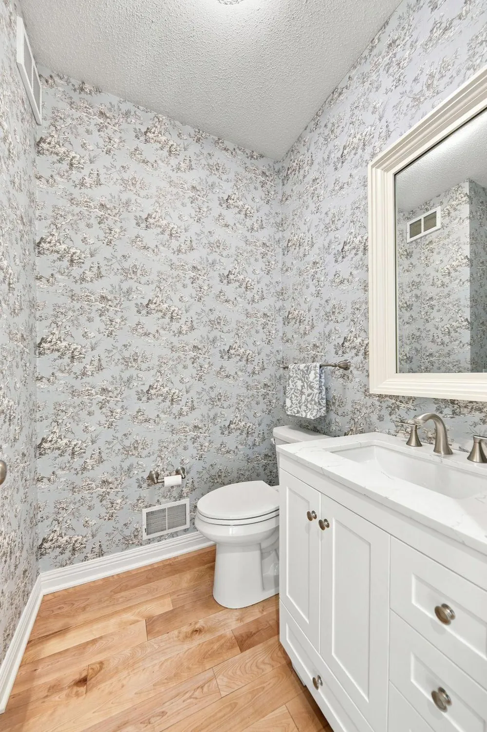11499 Ashley Court Inver Grove Heights, MN 55077