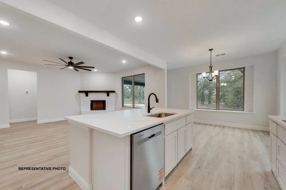 305 Skeen Peak Springtown, TX 76082
