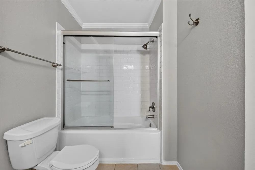 43 Abbey Road Euless, TX 76039