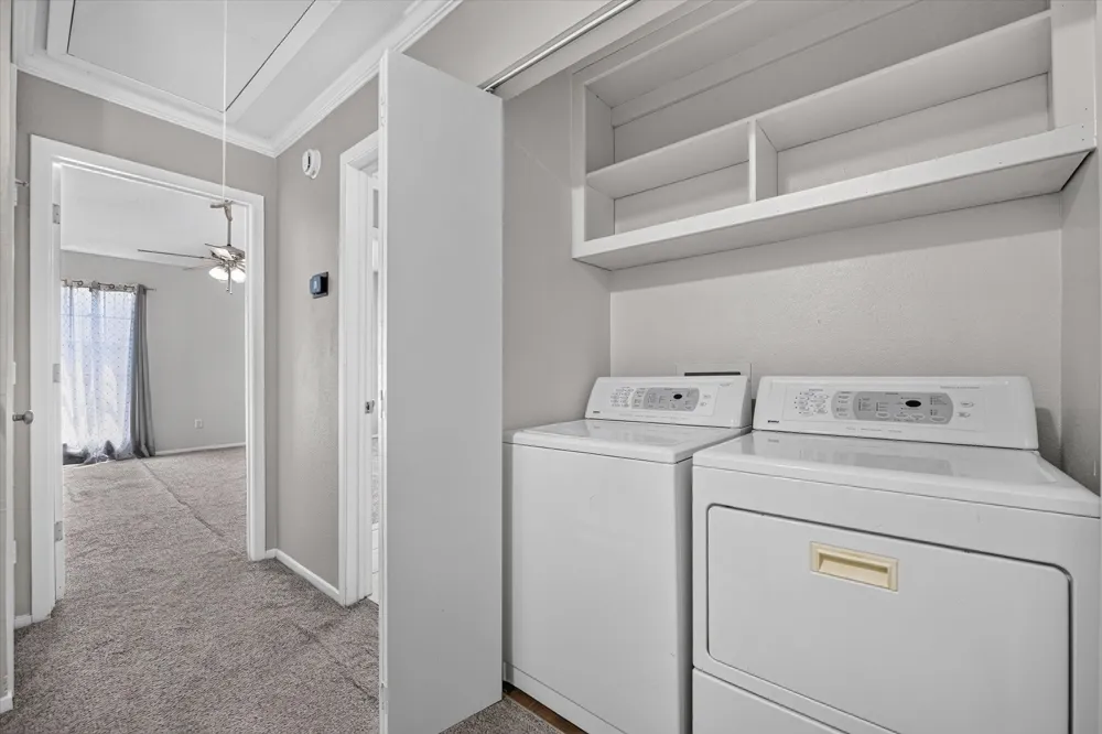 43 Abbey Road Euless, TX 76039