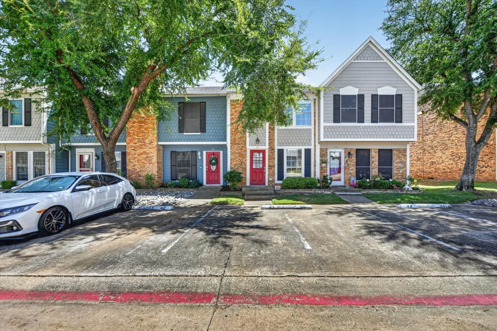 43 Abbey Road Euless, TX 76039