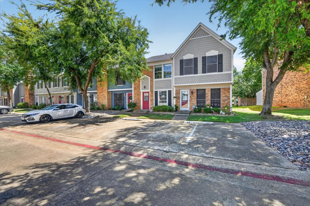 43 Abbey Road Euless, TX 76039