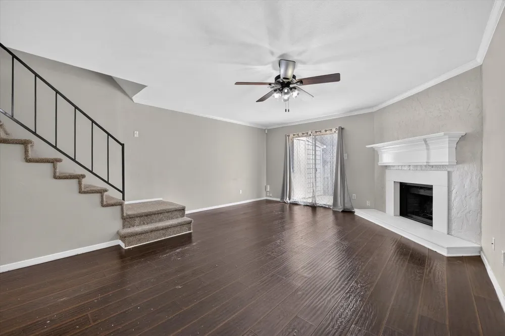 43 Abbey Road Euless, TX 76039