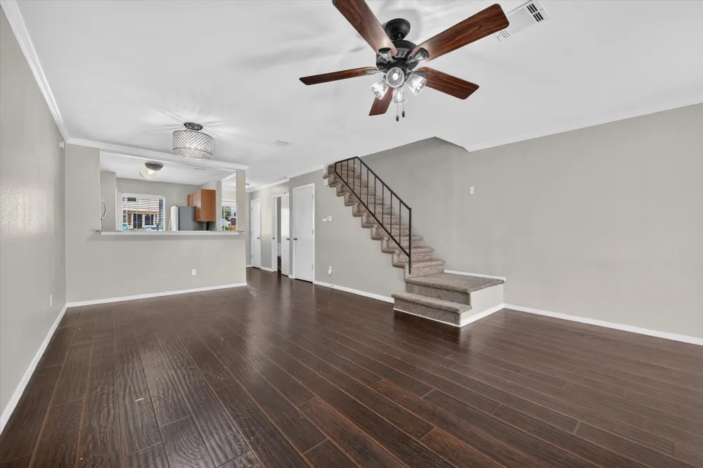 43 Abbey Road Euless, TX 76039
