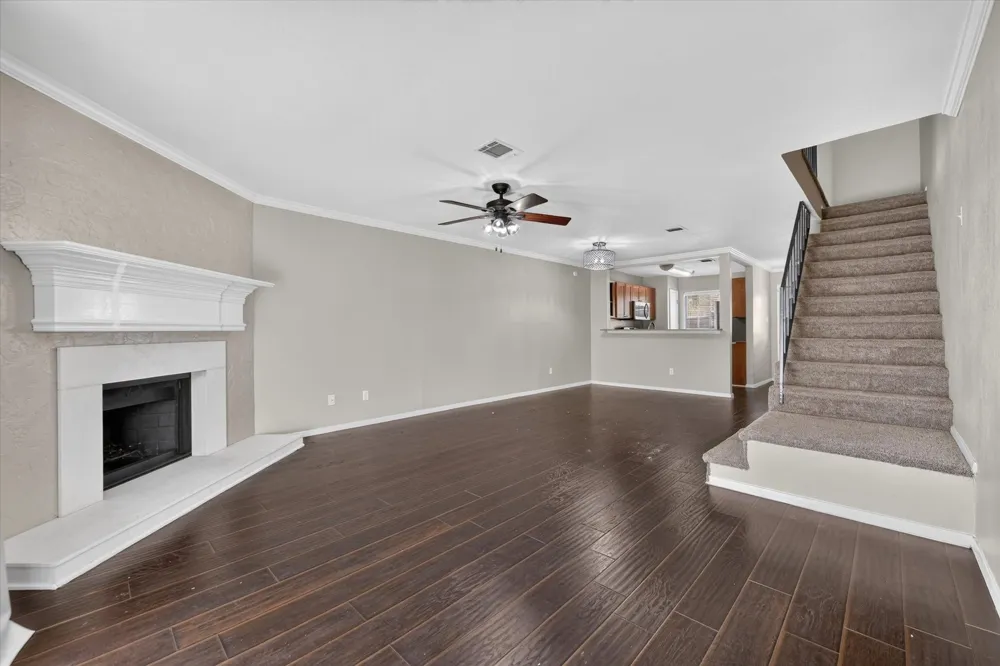 43 Abbey Road Euless, TX 76039