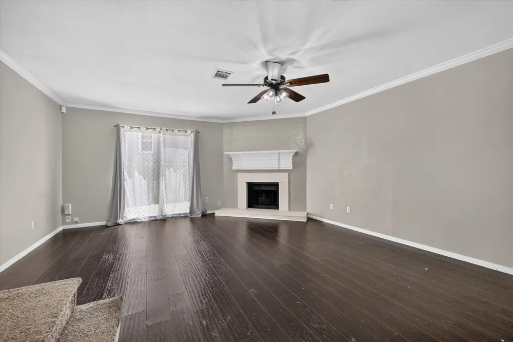 43 Abbey Road Euless, TX 76039
